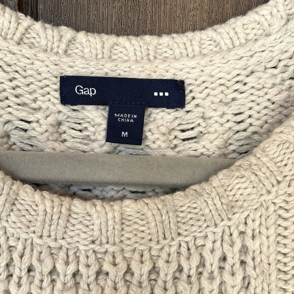 GAP Classic Cable-Knit Sweater - Picture 3 of 5